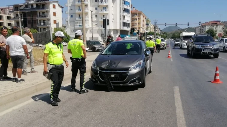 Gazipaşa'da sürücü adayı yaya geçidindeki bisikletli çocuğa çarptı