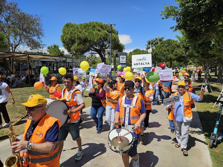 'BÜTÜN DÜNYADA LÖSEMİLİ ÇOCUKLAR EŞİTTİR'