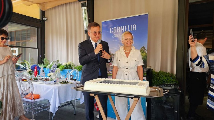 CORNELİA DİAMOND, MOSKOVA'DA ACENTELERLE BULUŞTU