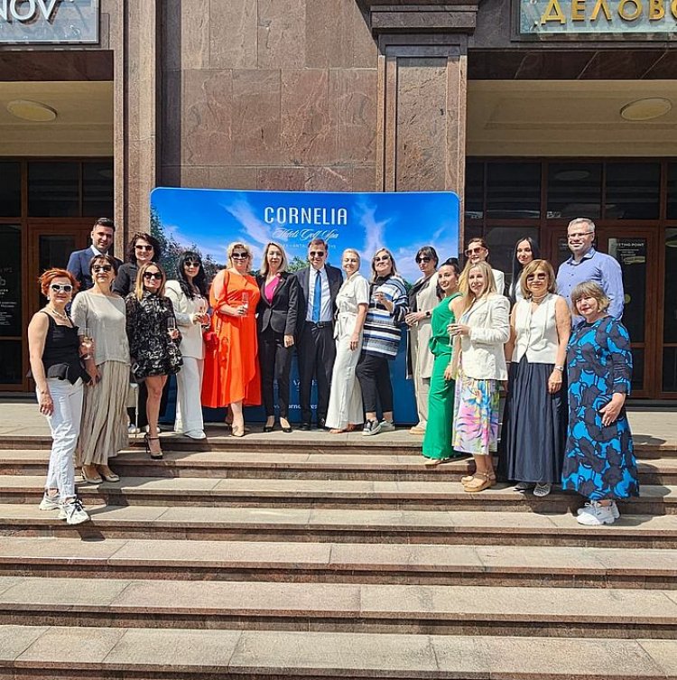 image_750x_684921fd262e5