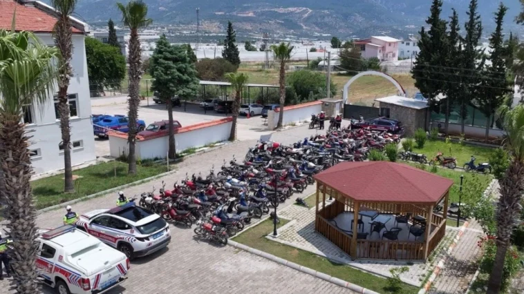 Kaş'ta 145 motosiklet trafikten men edildi