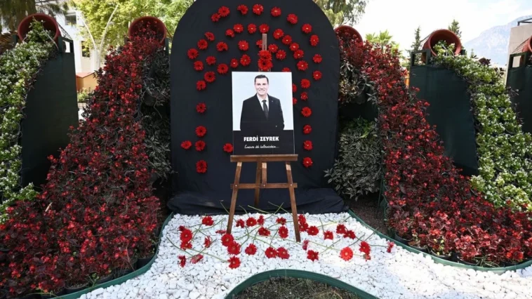 Kemer’de Başkan Zeyrek için anma alanı oluşturuldu