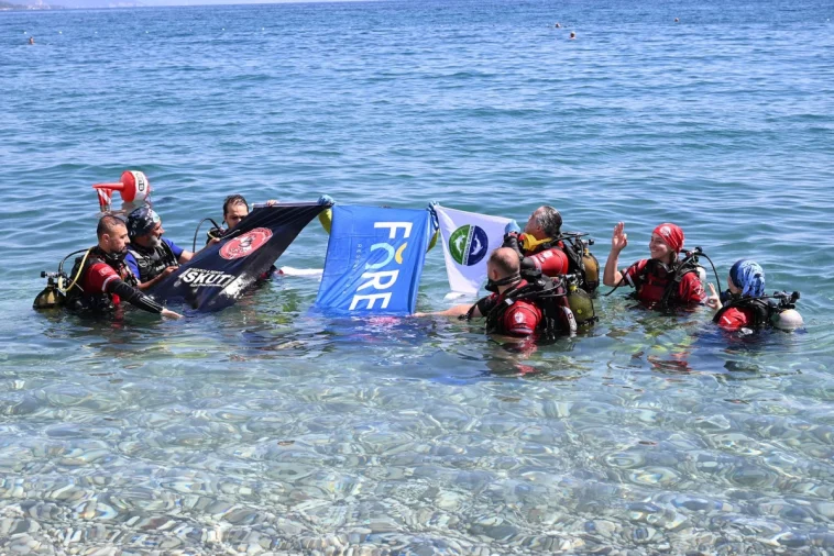 Kemer'de deniz dibi ve sahil temizliği