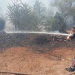 Kepez’de evlere metreler kala söndürüldü