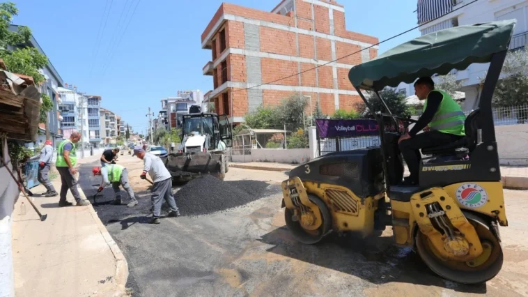 Kepez’de yollar güvenli şekilde yenileniyor