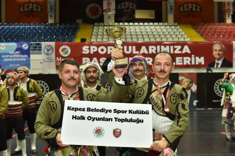 Kepez'in halk oyunları zirvede