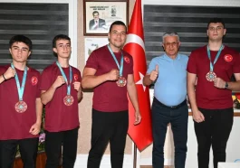Kick Boks takımı başarılarını Başkan Topaloğlu ile paylaştılar
