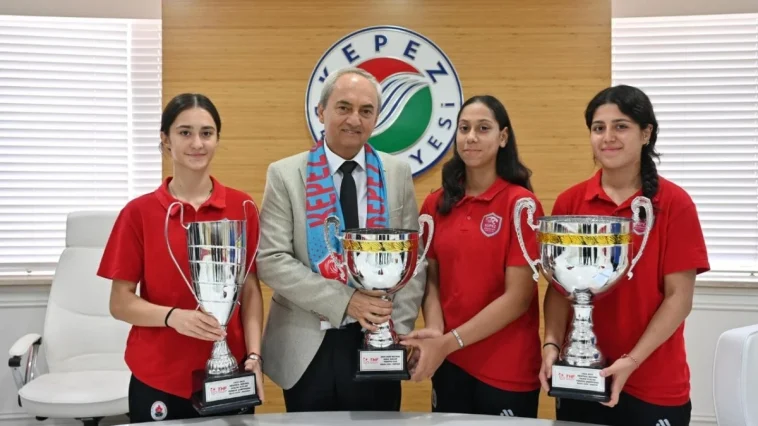 Kocagöz, Türkiye’nin hentbol yıldızlarını ağırladı