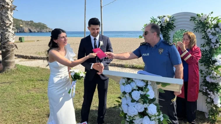 Komiserler dünyaevine girdi