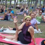 Konyaaltı'nda müziğin ritmi yoga ile birleştirildi