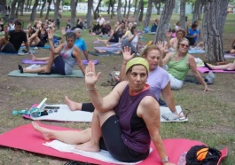 Konyaaltı'nda müziğin ritmi yoga ile birleştirildi