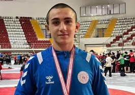 Korkutelili minik güreşçi Sivas'ta şampiyon oldu