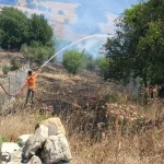 Kumluca'da başlayan yangın ormanı tehdit ediyor