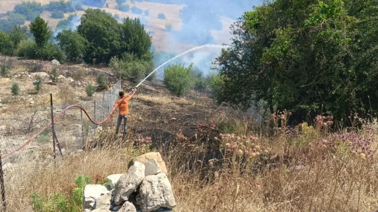 Kumluca'da başlayan yangın ormanı tehdit ediyor