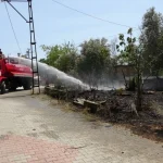 Manavgat'ta araçtan atılan sigara bahçede yangın çıkardı