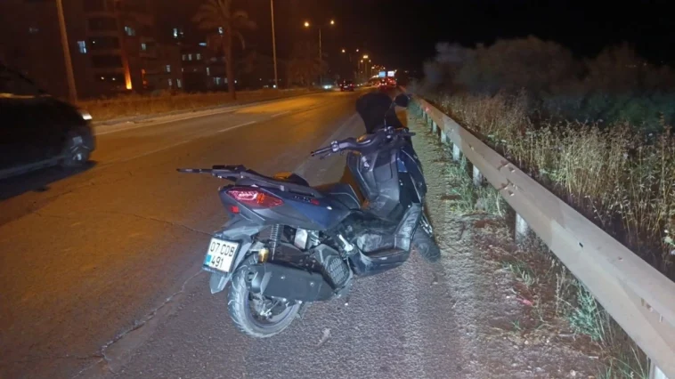 Manavgat'ta kontrolden çıkan motosiklet devrildi: 2 yaralı