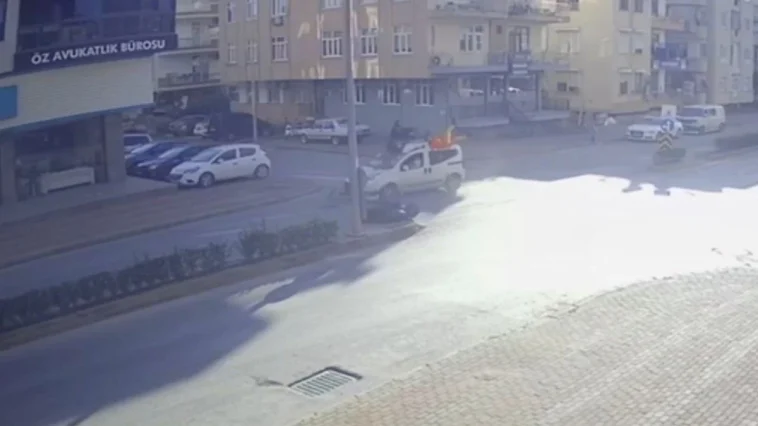 Manavgat’ta motosiklet kazasında 2 yaralı