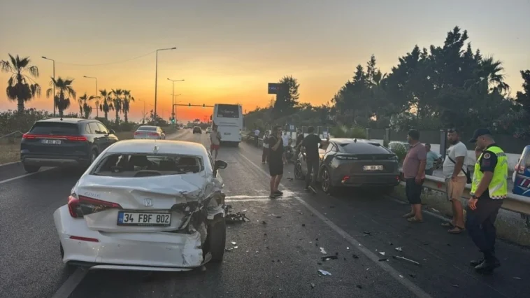 Manavgat’ta zincirleme kaza: 1 yaralı