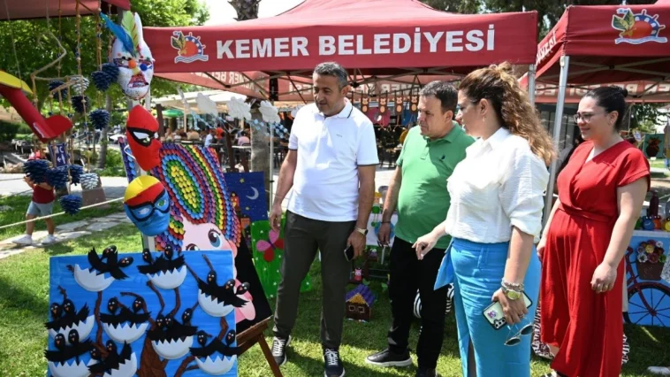 Minik öğrencilerin yıl sonu sergisi