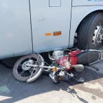 Motosiklet otobüsle çarpıştı sürücüsü ağır yaralandı