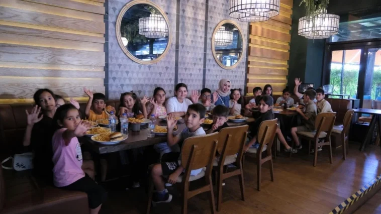 MÜSİAD'tan çocuklara karne şenliği