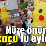 Müze önünde Pikaçu'lu eylem