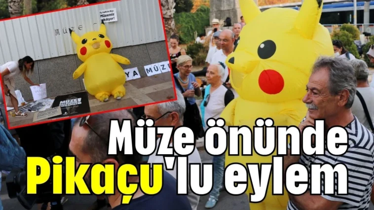 Müze önünde Pikaçu'lu eylem