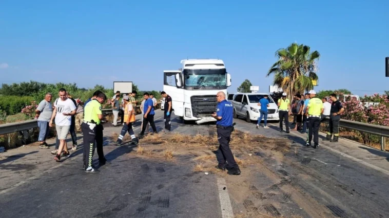 Serik'te kaza mağduru turistler havalimanına yürüdü
