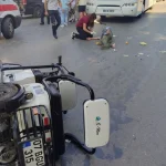 Serik'te motosiklet ile otobüs çarpıştı 2 yaralı var