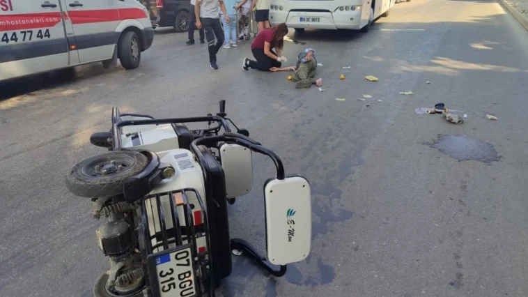 Serik'te motosiklet ile otobüs çarpıştı 2 yaralı var