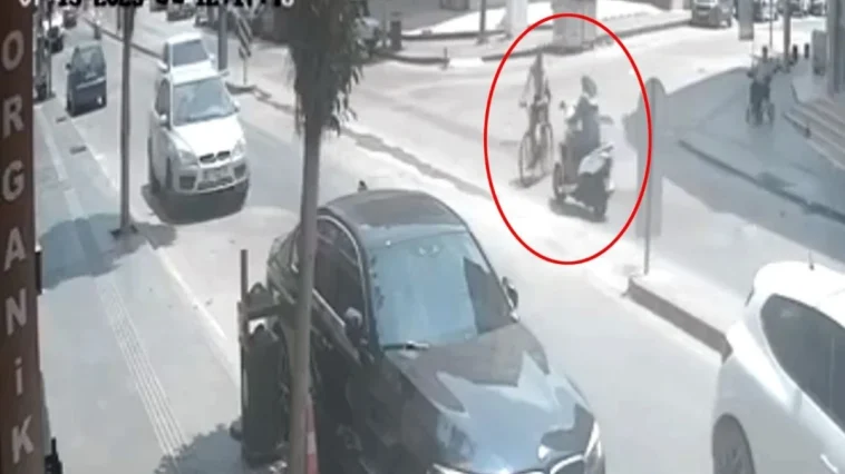 Serik'te motosikletle bisikletin çarpıştığı kaza kamerada