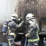 Serik'te park halindeki kamyon alev alev yandı