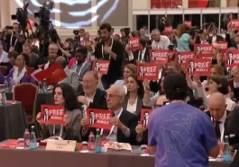 Sosyalist Enternasyonal'de 'Free İmamoğlu' pankartı: DEM Partili Hatimoğulları ve Temelli'nin pankartı kaldırmaması dikkat çekti