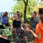 Yaşlı Evi'nde yoga ve meditasyon