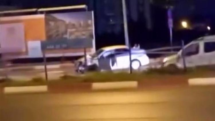 Kaldırımda yürürken otomobilin çarptığı baba ve oğlu öldü