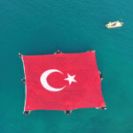 Denizde Türk bayraklı 15 Temmuz farkındalığı