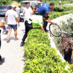 Bisikletle falezlerden düştüler