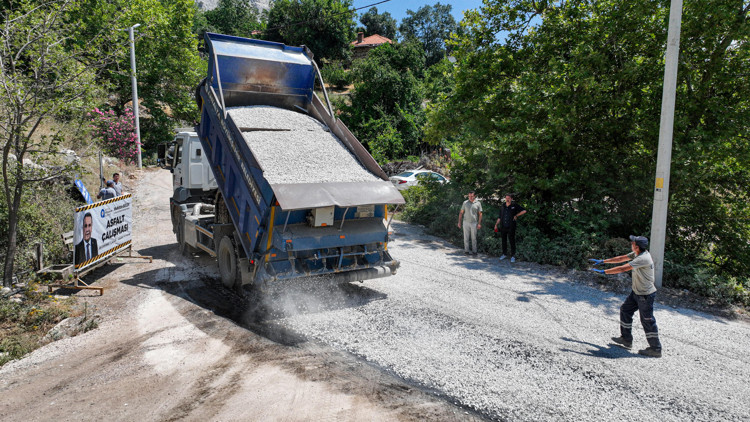 Serik Haskızılören Mahallesi yeni yoluna kavuştu