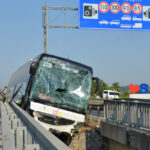 34 turistin bulunduğu otobüs faciaya ramak kala durdu