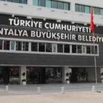 Antalya Büyükşehir Belediyesine yönelik soruşturmada gözaltına alınan 3 kişiden 2si tutuklandı