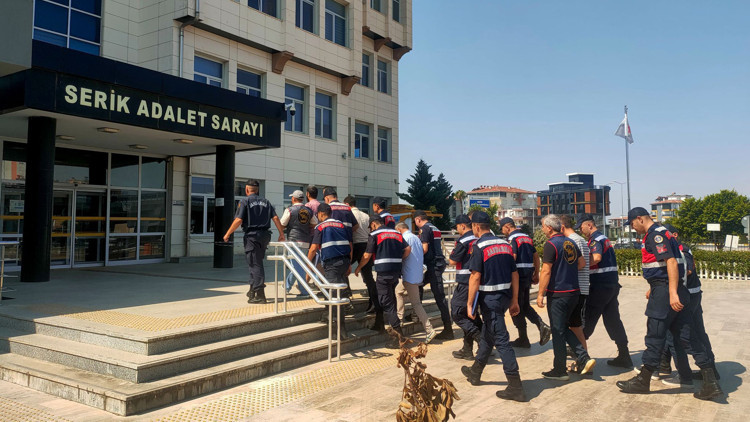 Jandarma aranan 7 şüpheliyi yakaladı