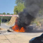 Seyir halindeyken yanan otomobil kullanılamaz hale geldi