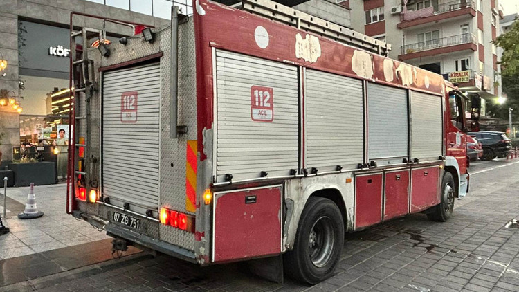 Restoran bacasında yangın