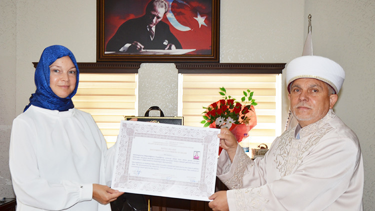 Rus kadın Antalyada Müslüman olup bu ismi aldı