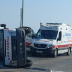 Ambulans kaza yaptı: 3 yaralı