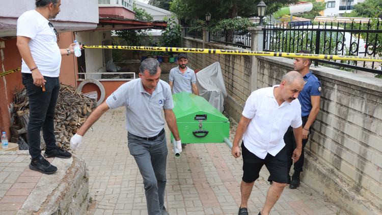 Evinin önünde ölü bulundu
