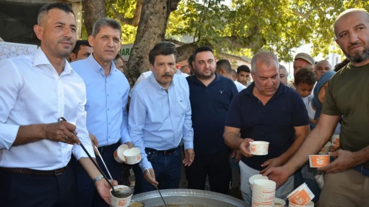 AK Parti Serik'ten aşure ikramı