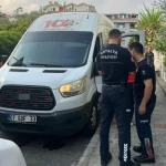 Alanya'da kargo minibüsünde uyuyakalan sürücü ekipleri alarma geçirdi