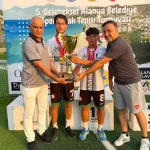 Alanya'da plajda ayak tenisi turnuvası düzenlendi