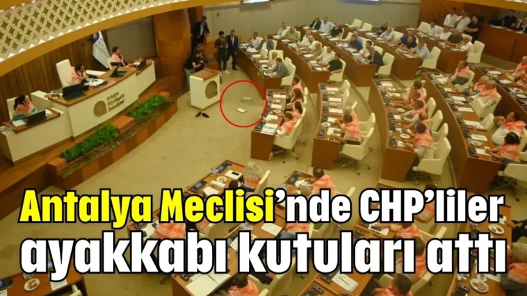 Antalya Meclisi’nde CHP’liler ayakkabı kutuları attı